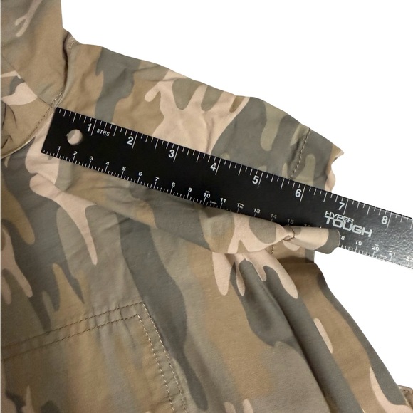 Sanctuary Women's Camo Utility Shorts in Tan and Olive - Picture 5 of 6